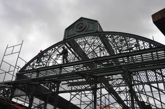 O Mercado Municipal em reforma, em Manaus - AM